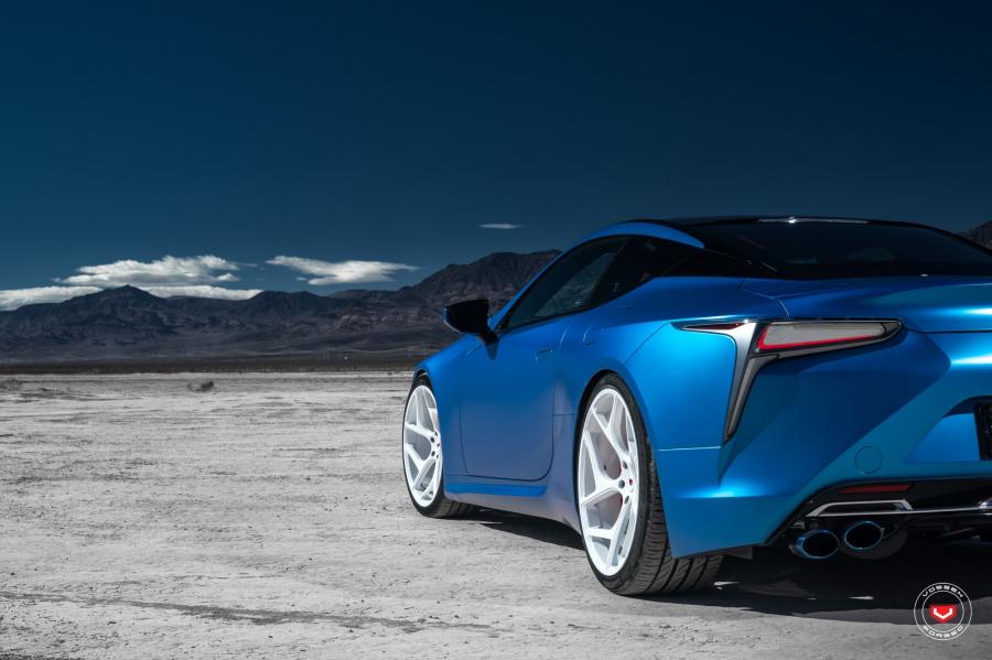 Детали экстерьера Lexus LC500 on Vossen Wheels (CG-205T) 2017 года  (фото 18 из 21)